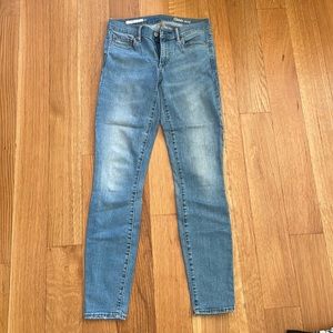 GAP brand Size 27 denim SKINNY jeans. Regular waist. Fits like JEGGINGS